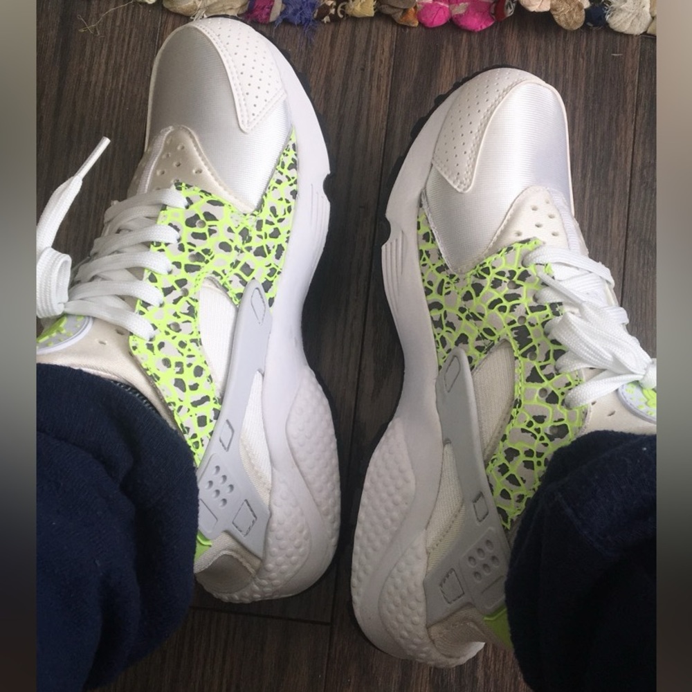 Nike Huarache womens 7.5 never worn with box